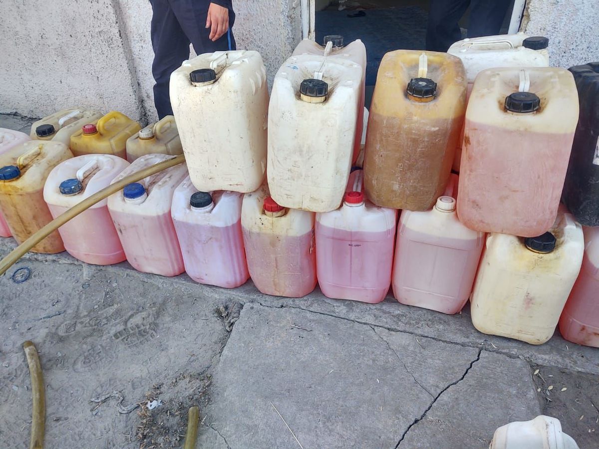 Aseguran en León más de 900 litros de hidrocarburo y detienen a tres