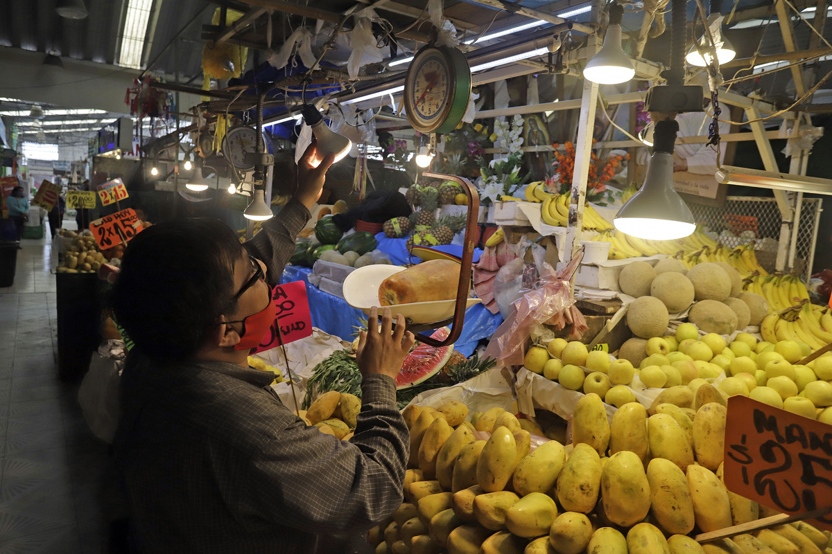 Aspecto de venta de fruta en el mercado La Acocota. (Agencia Enfoque)