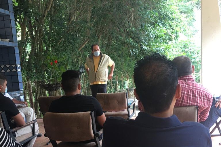 El candidato de Morena a la alcaldía de Santiago recibió el apoyo de 25 empresarios. Foto: Especial.
