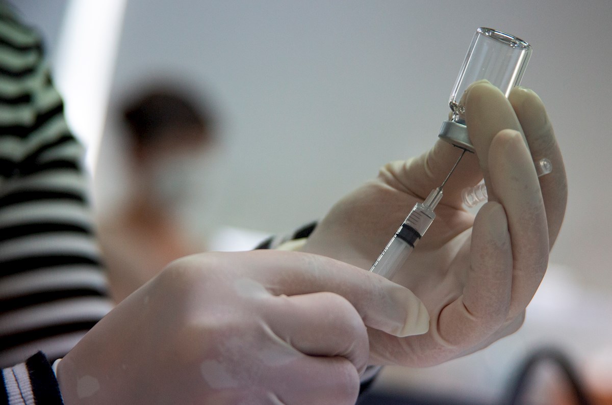 China ya cuenta con dos vacunas aprobadas contra el coronavirus, una es de Sinpharm y la otra es de Sinovac. | EFE