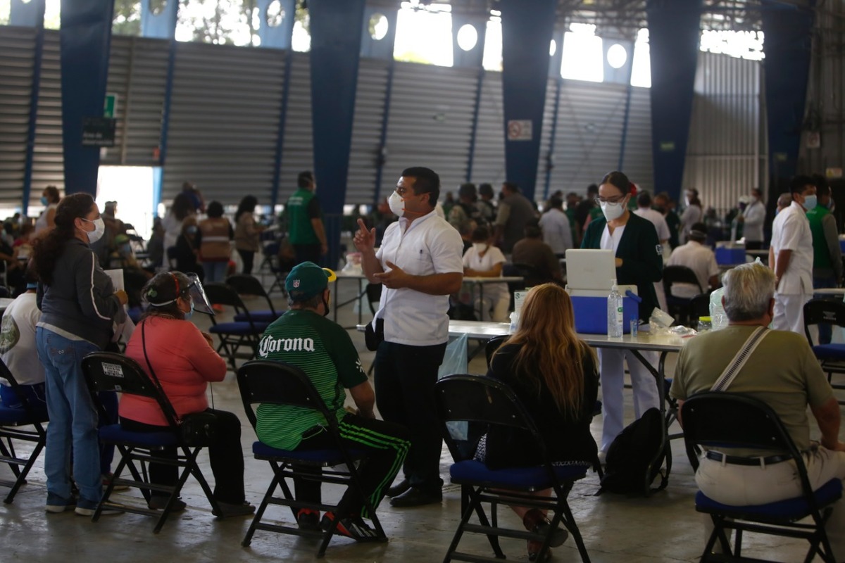 En la Ciudad de México se habilitó el Palacio de los Deportes como centro de vacunación | Ariana Pérez