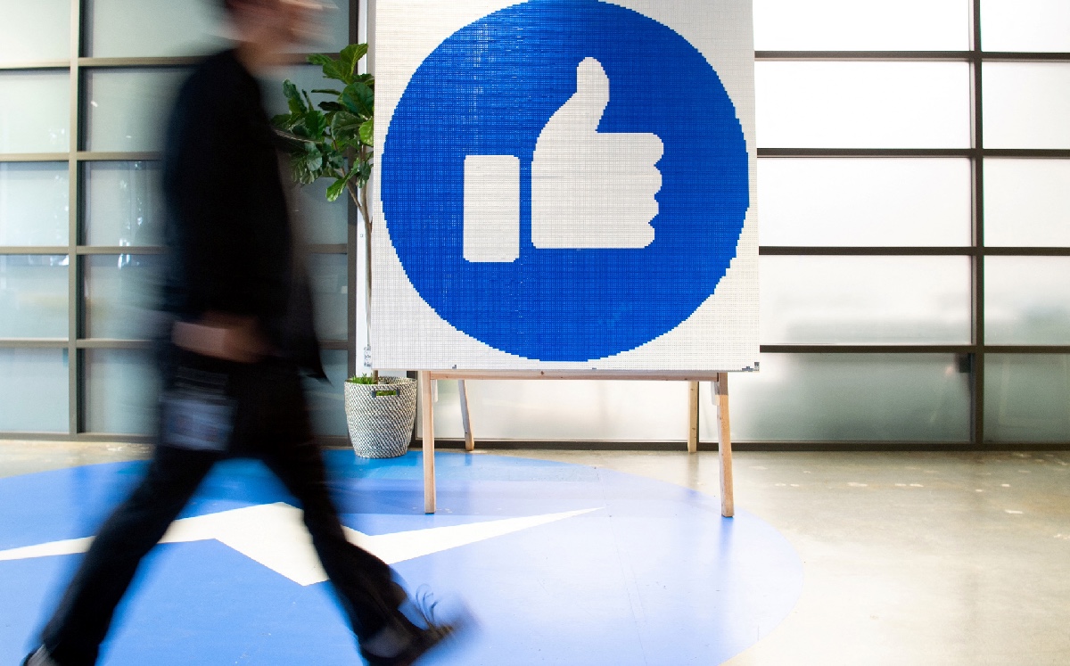 Facebook reconoció que el periodismo de calidad está en el centro de cómo funcionan las sociedades abiertas actualmente. (AFP)