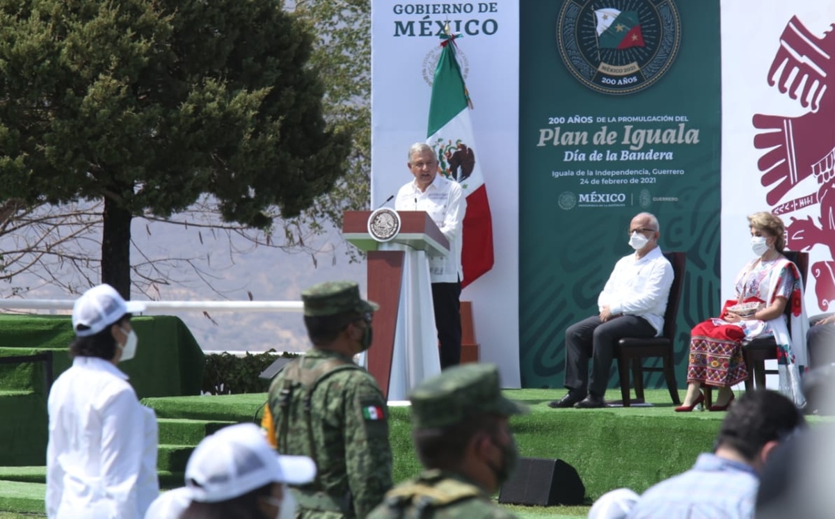 El Presidente durante la ceremonia por los 200 años de la promulgación del plan de Iguala. (Juan Carlos Bautista)