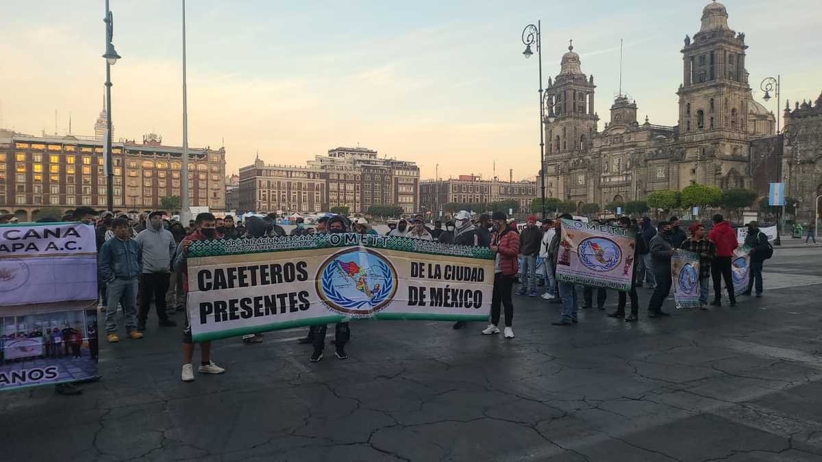 Triquis procedentes de Veracruz pide espacios para vender productos del campo