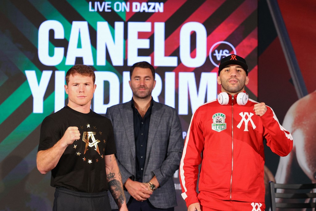 Canelo Álvarez y Avni Yildirim (AFP)