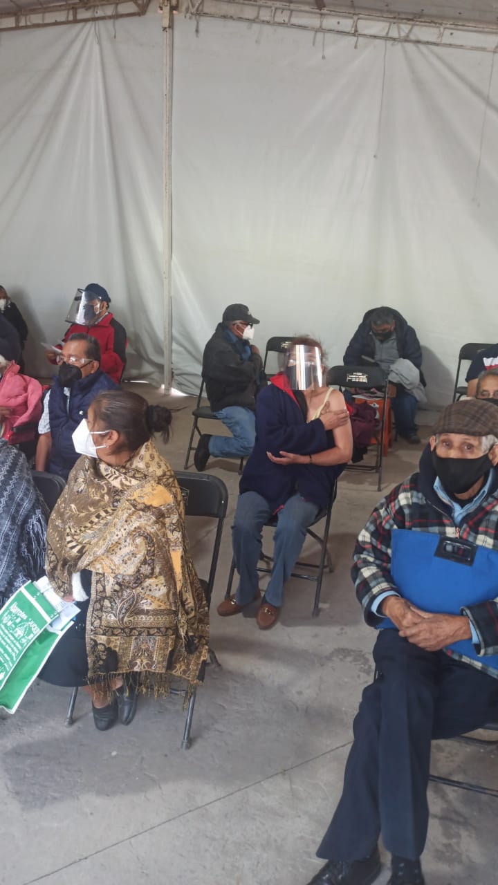 En su mayoría se retiran emocionadas de haber recibido la inoculación.