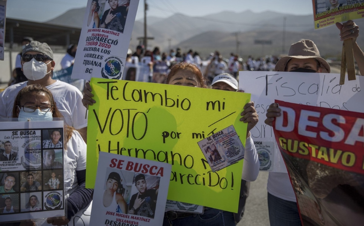 Familiares de personas desaparecidas protestan durante una visita del Presidente. (Cuartoscuro)