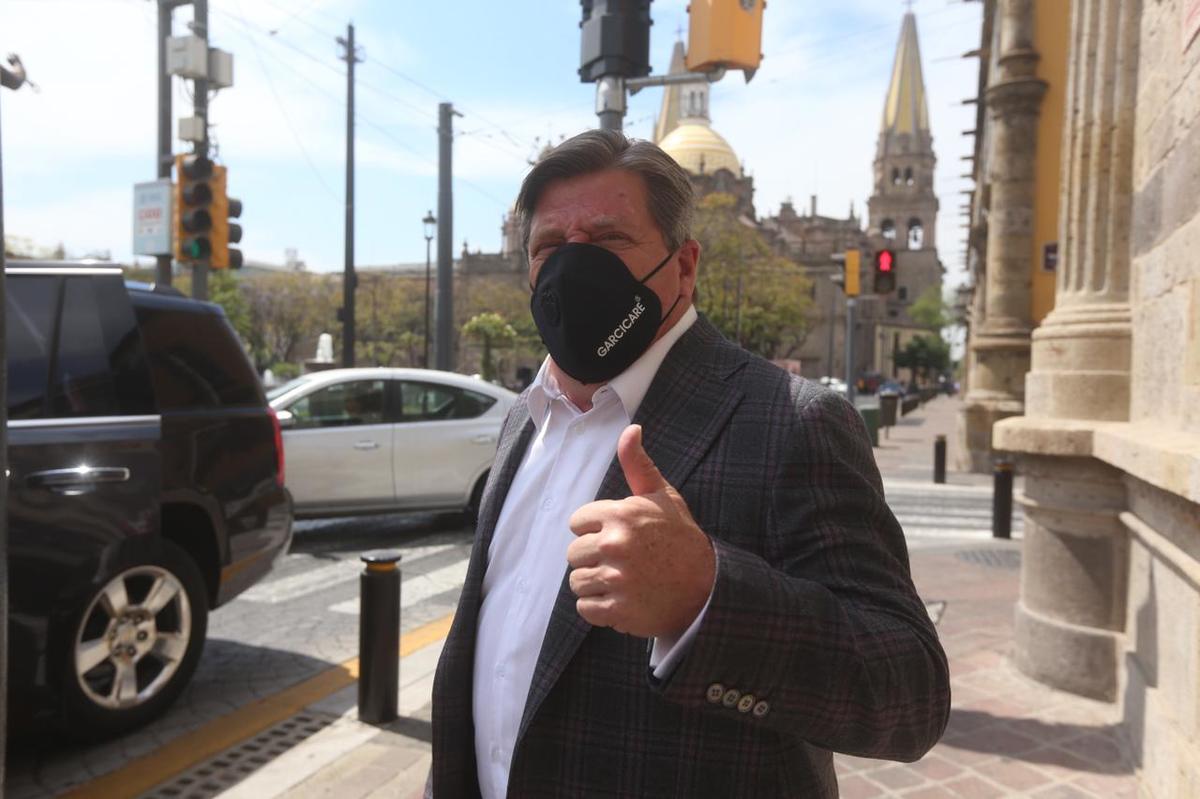 Miguel Herrera al salir del congreso de Jalisco. (Fernando Carranza)