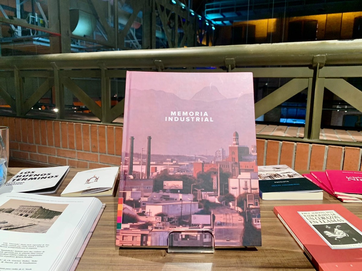 La publicación aborda los temas del Paisaje industrial, Recuperar la memoria, Vida de Barrio obrero, Arte, industria y memoria y Herencia. Foto: Espec