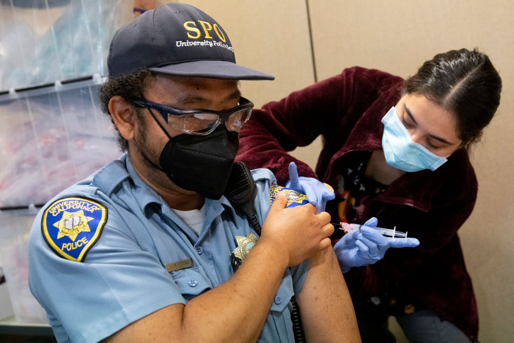 San Diego vacunará a maestros, policías y trabajadores agrícolas.