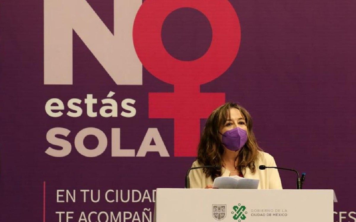 La titular de la Semujeres, Ingrid Gómez Saracíbar, presentó la campaña "No estás sola".