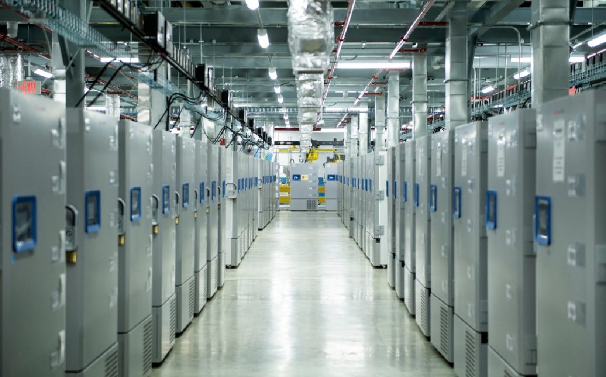 La vacuna de Pfizer podrá almacenarse en EU a -20 grados Celsius hasta por dos semanas. (AFP)