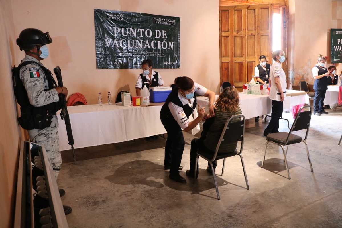 Vacunación contra el covid en García. Foto: Leonel Rocha