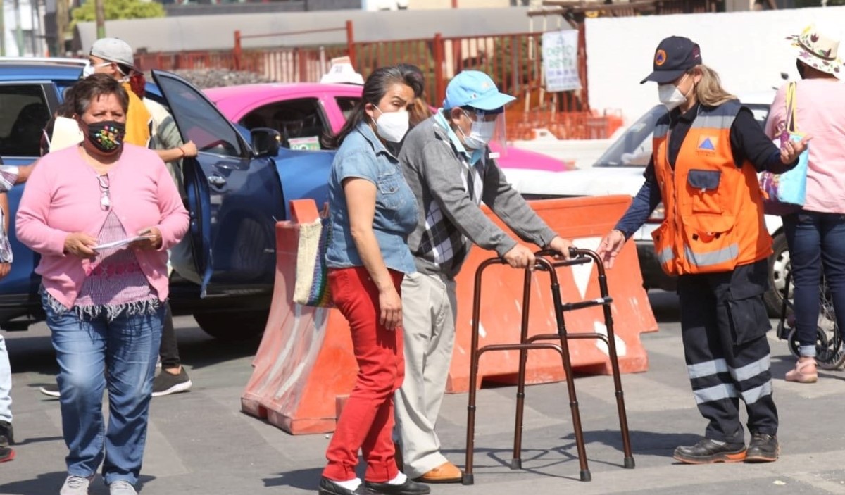 Hoy se prevé vacunar a más de 30 mil adultos mayores en CdMx. | Jorge Carballo