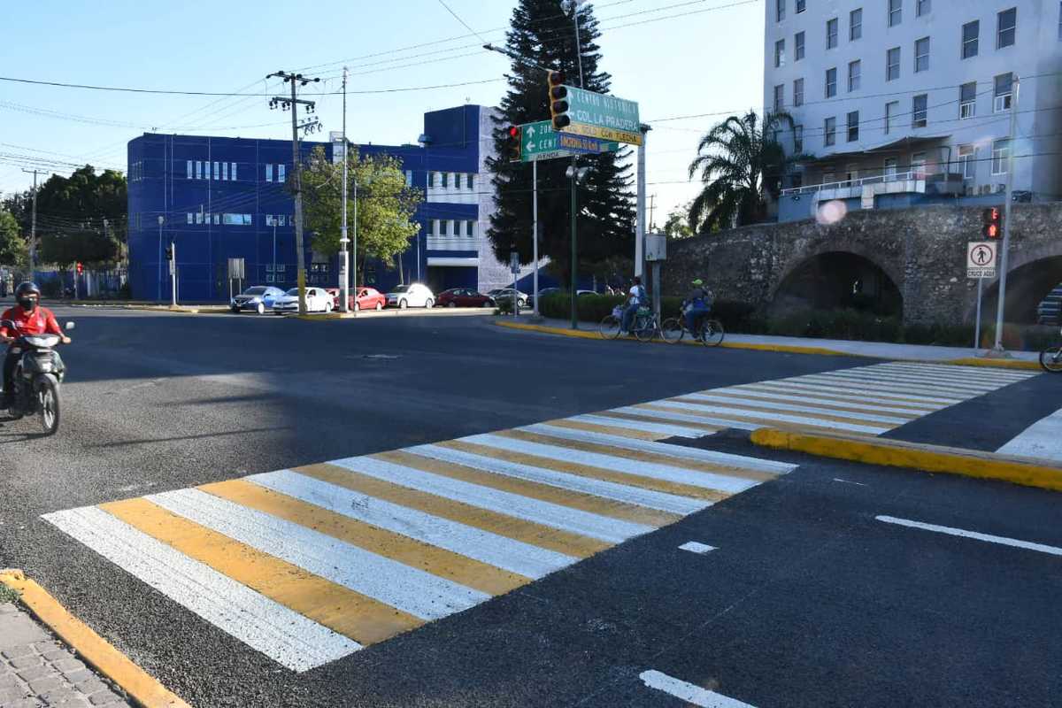 Aplican señalética en calles de Irapuato con pintura de larga duración