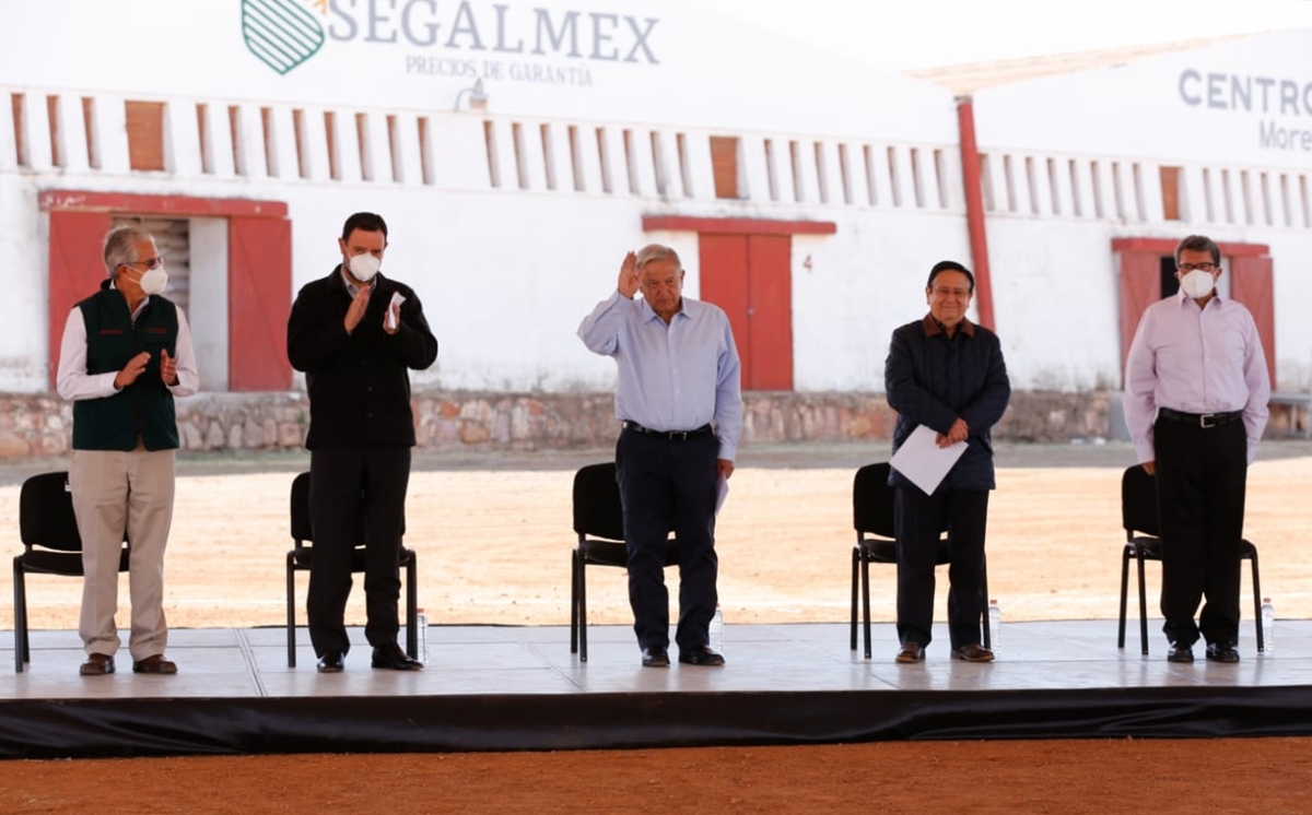 El Presidente encabeza la supervisión del programa Precios de Garantía en Zacatecas. (Omar Franco)