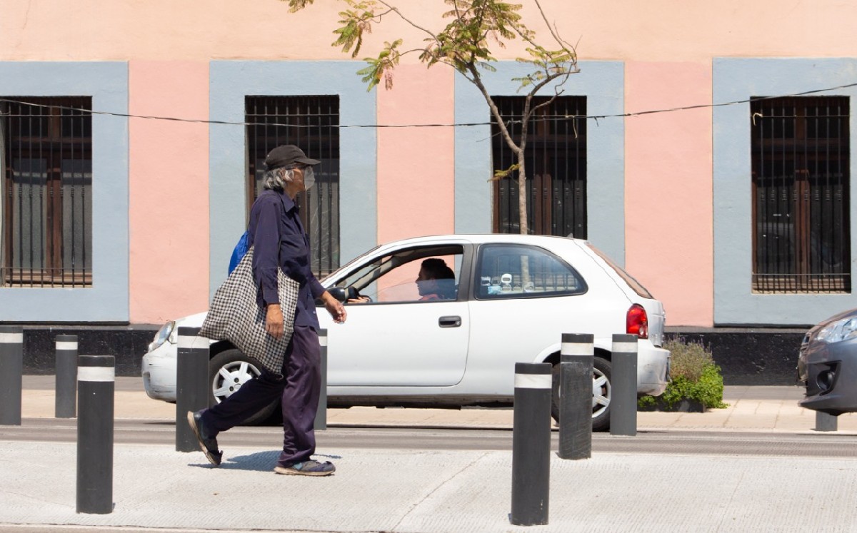 Al ser vacunados contra covid-19 en CdMx, los adultos mayores solo han sentido molestias locales. (Isaac López)