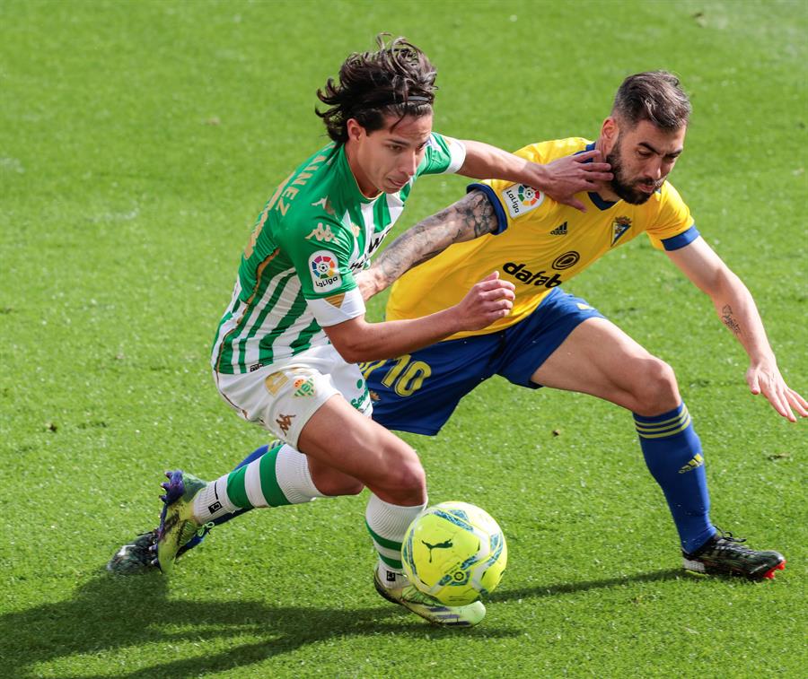 Diego Lainez vuelve a la actividad con el Real Betis (EFE)
