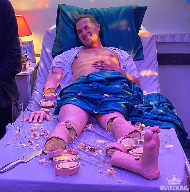 FOTOS | Pastel hiperrealista de hombre en cama de hospital es viral. (Instagram)