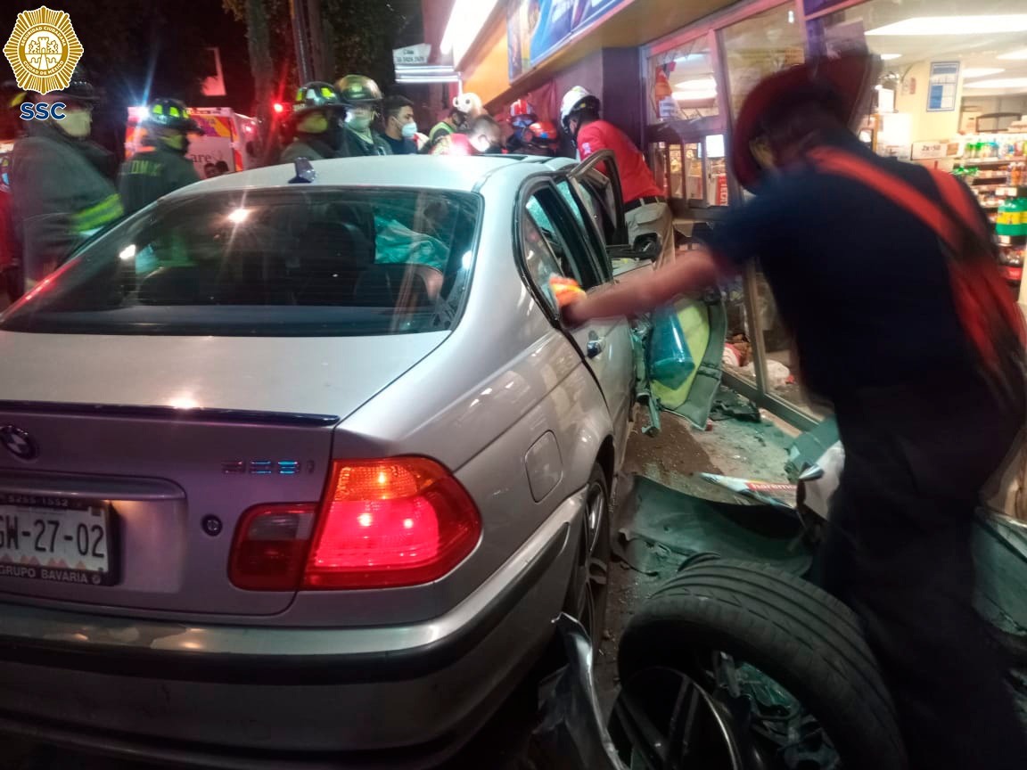 El percance ocurrió en una tienda en avenida San Juan de Aragón y Puerto  Vallarta.