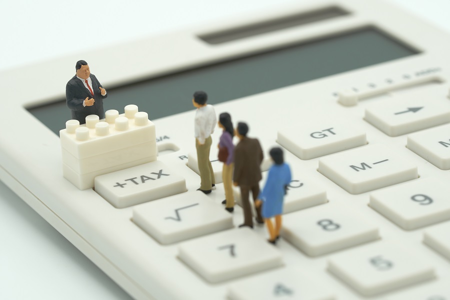 El SAT realiza permanentes  recorridos en las calles para promover entre la informalidad el ingreso al modelo tributario. (Shutterstock)