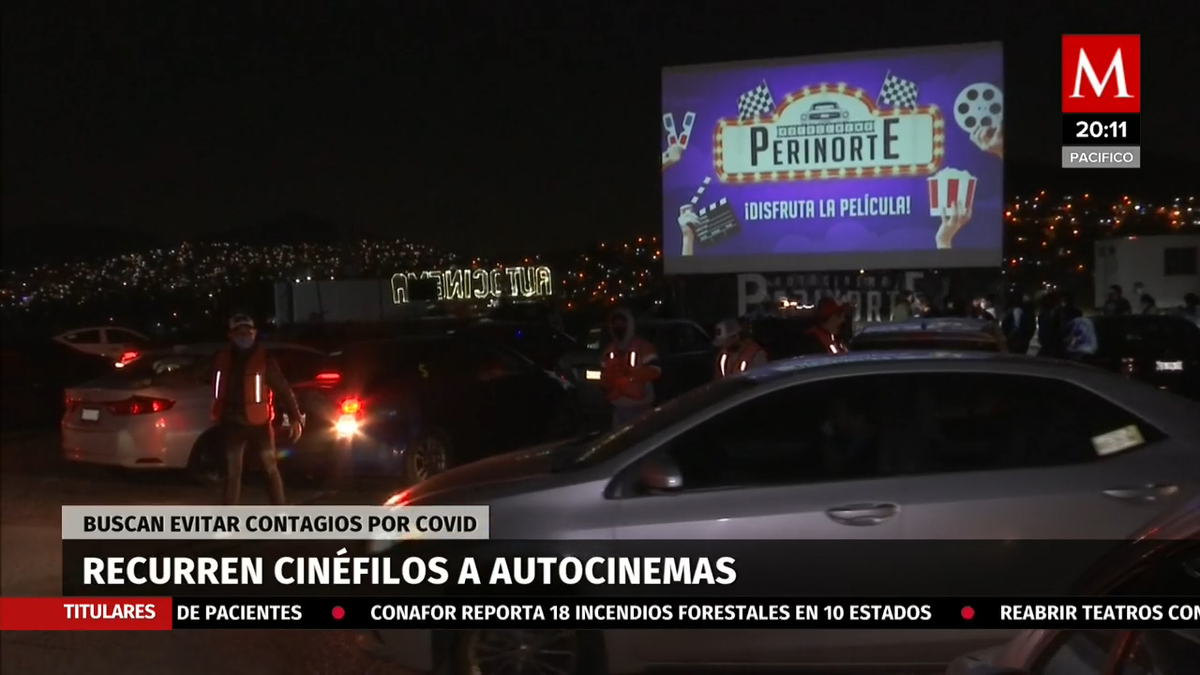 Cinefilos recurren a autocinemas para evitar contagio de covid-19