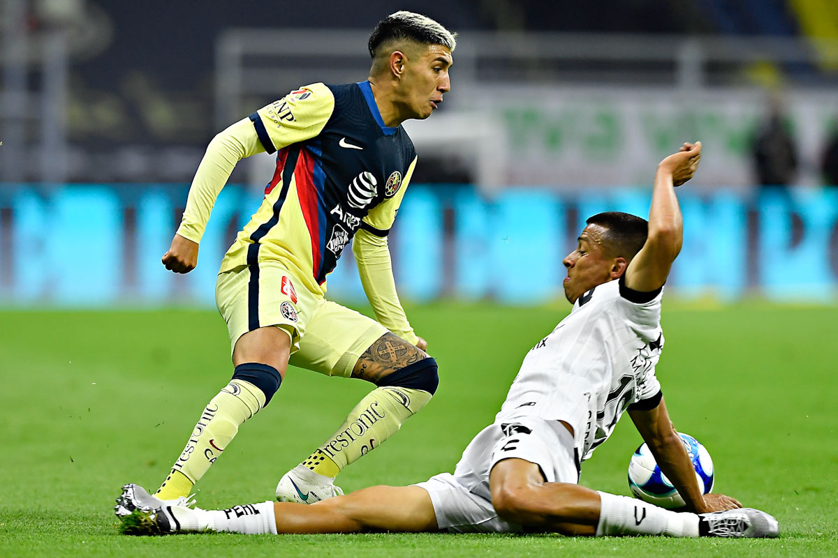 Leo Suárez en el partido contra Pachuca (Imago7)