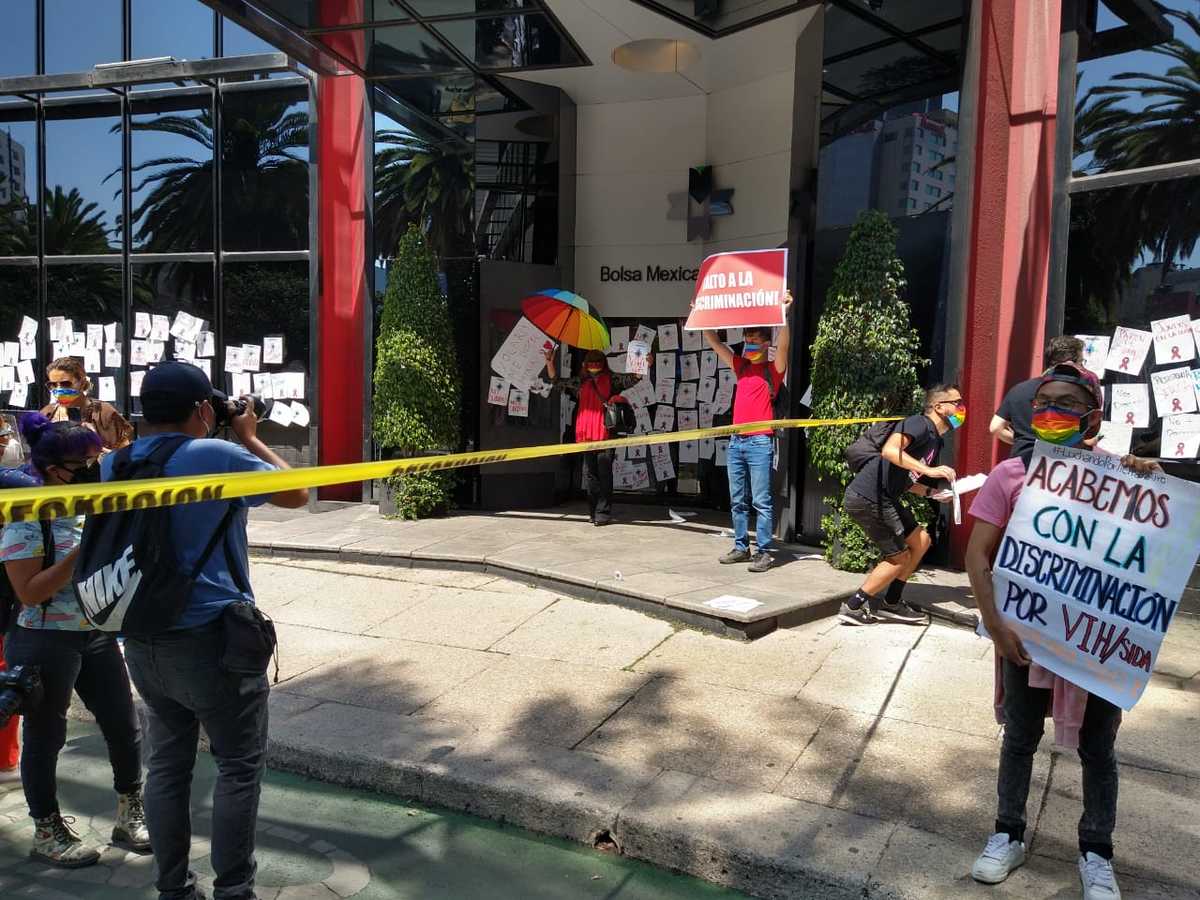 Los manifestantes bloquearon los accesos de la BMV y pidieron solución a sus demandas. (César Velázquez)