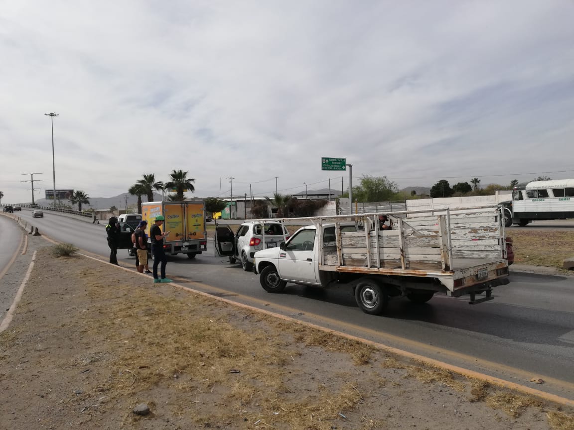 Los tres vehículos quedaron obstruyendo el carril de alta velocidad. (Notivox Digital)