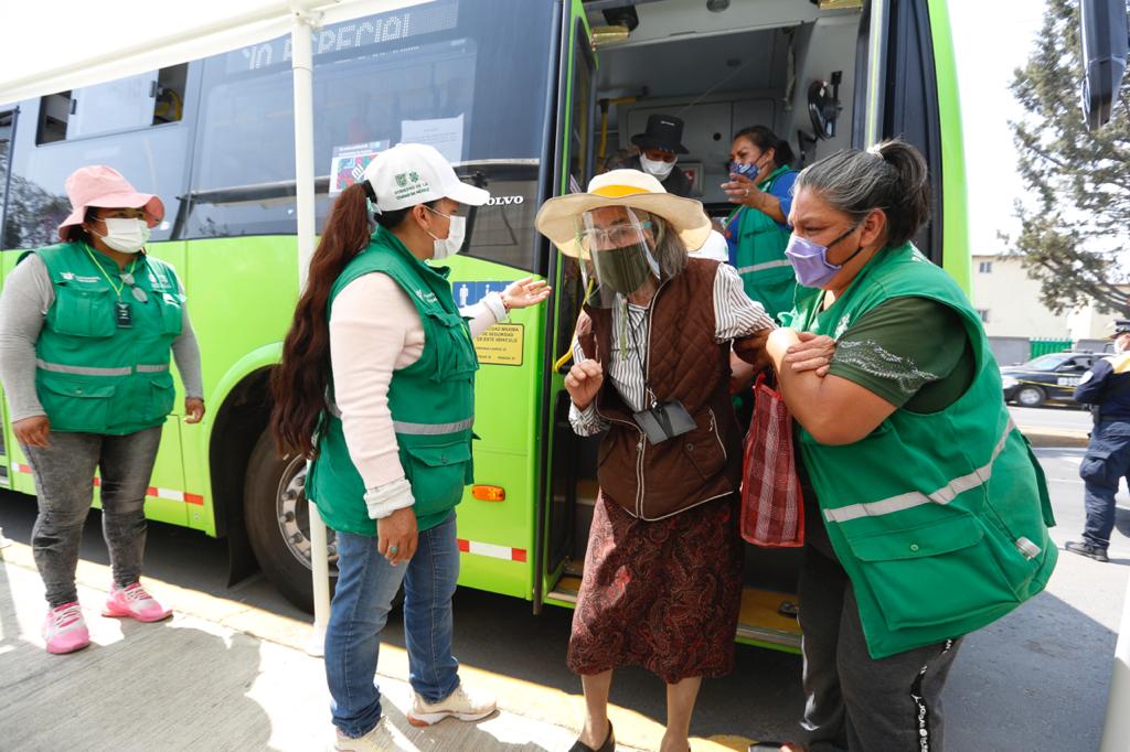 Apoya RTP con transporte para vacunación de adultos mayores| Especial