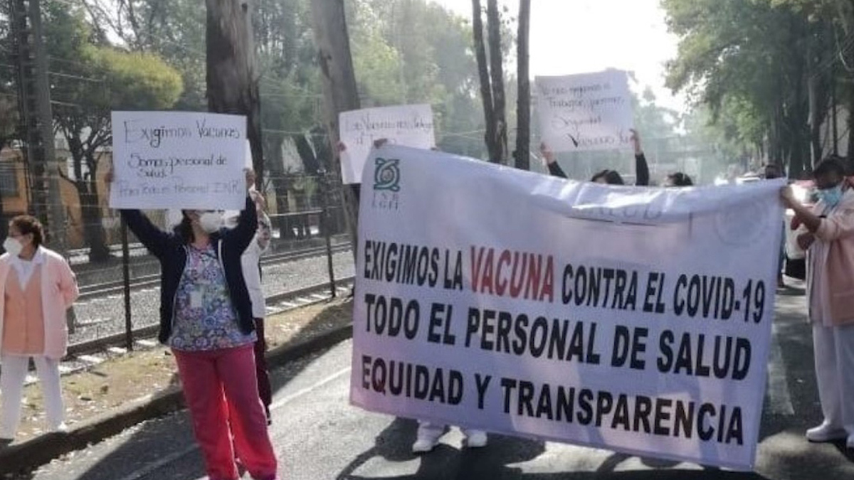 En CdMx, médicos de Instituto Nacional de Rehabilitación bloquean Anillo Periférico