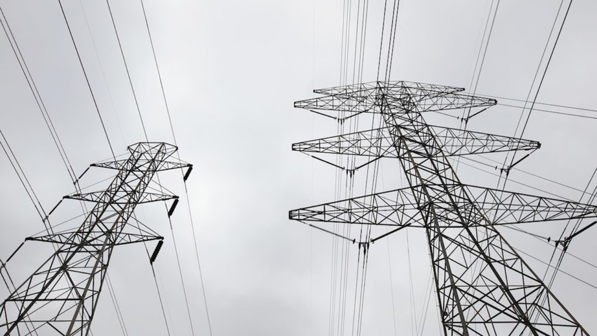 Comisiones del Senado aprueban reforma eléctrica; pasa al pleno para su discusión