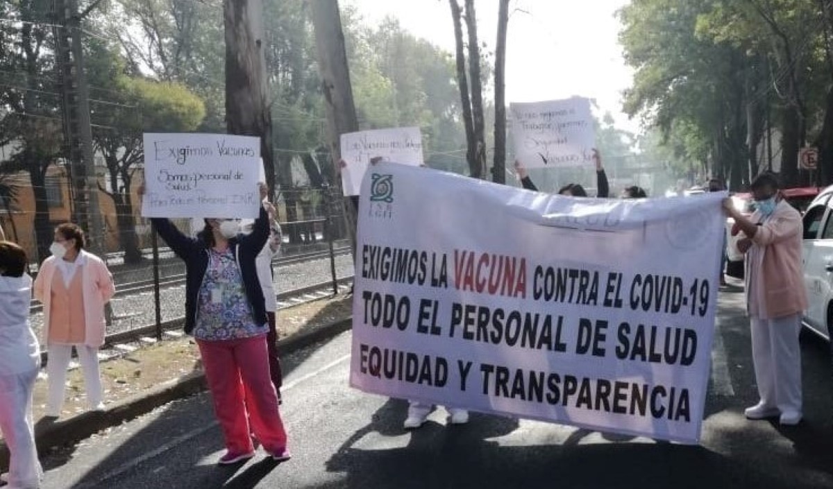 Los médicos del INR bloquean Anillo Periférico. | César Velázquez