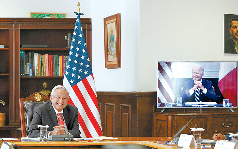 El titular del Ejecutivo en comunicación con el jefe de la Casa Blanca. (Especial)