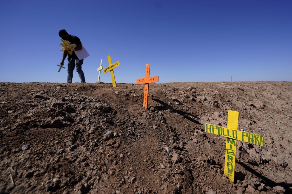 Las cruces de un cementerio anónimo. Foto: Gregory Bull/AP