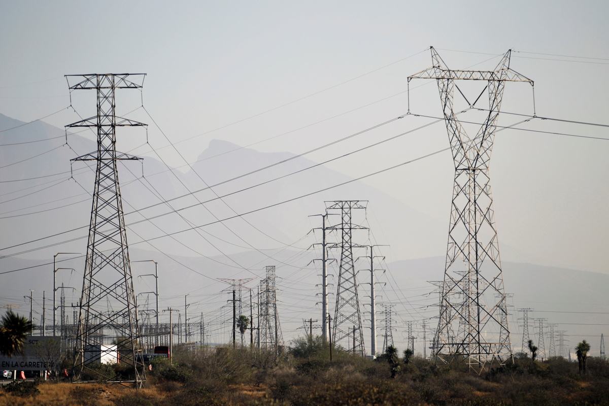 Líneas eléctricas de alta tensión propiedad de CFE | Reuters