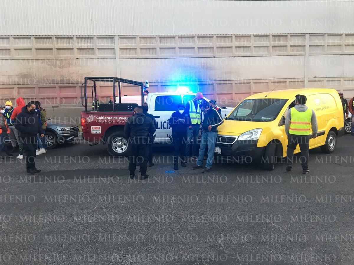 Policía estatal alcoholizado protagoniza choque múltiple en Cuautlancingo. (Especial)