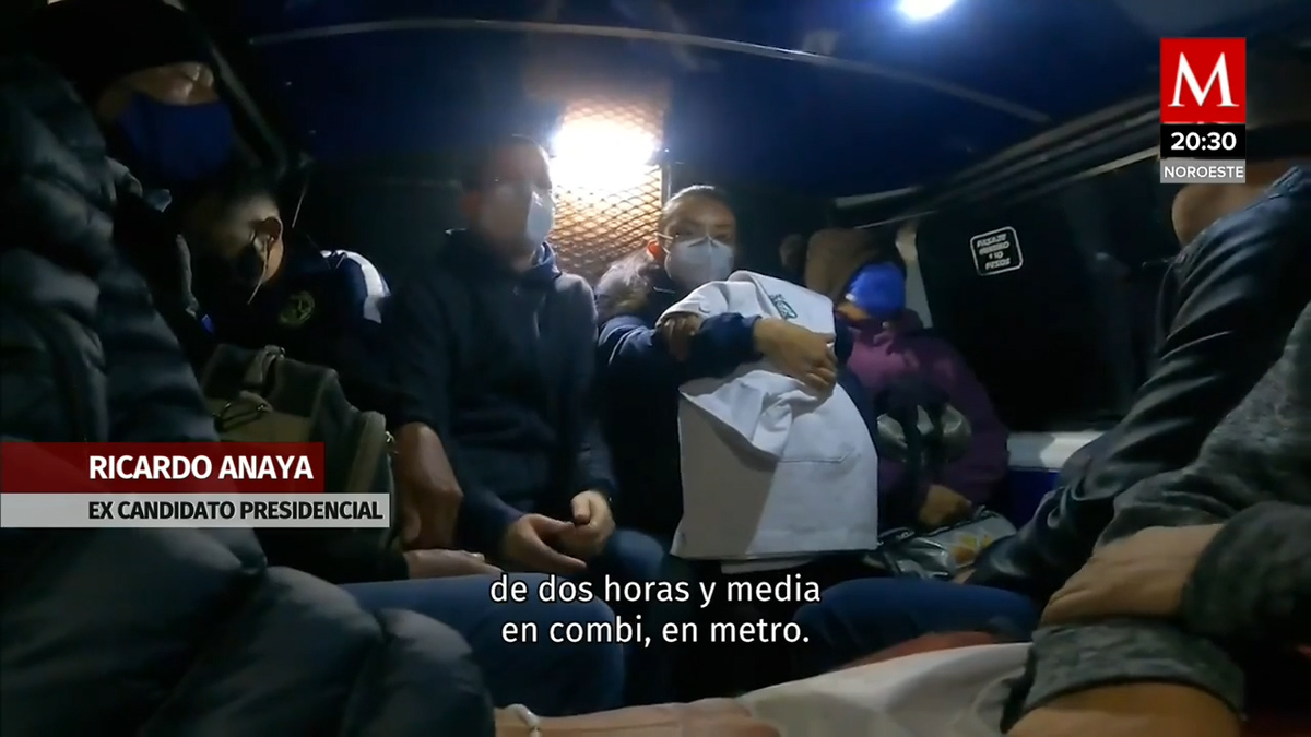En combi y Metro, Ricardo Anaya acompaña a responsable de hacer pruebas covid en clínica del IMSS