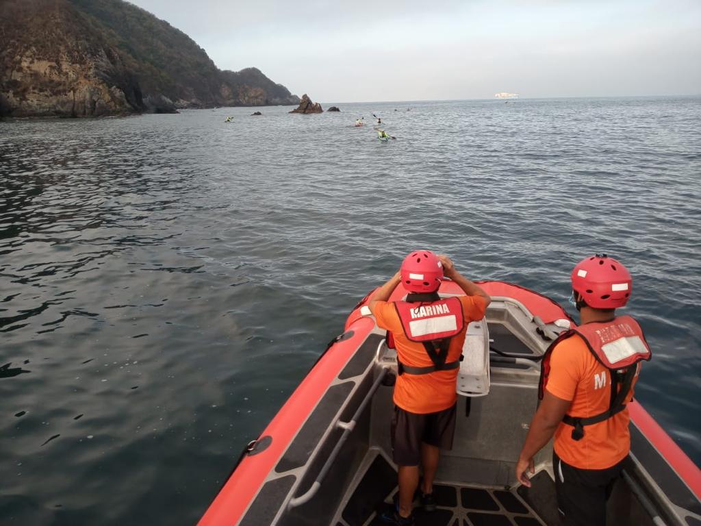 El personal naval tiene la capacitación para rescate de superficie.