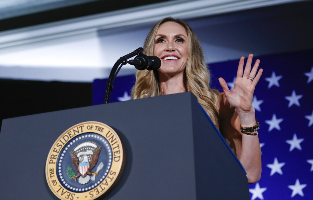 Lara Trump fue presentadora de televisión y es esposa del tercer hijo de Donald Trump, Eric. | AP