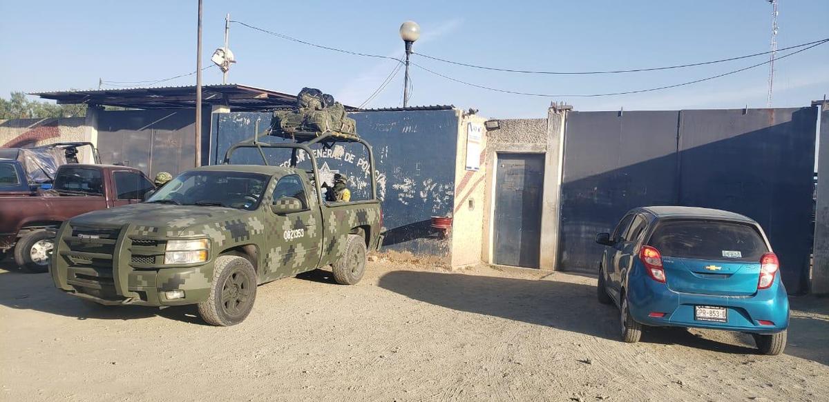 Retienen ejército y FSPE a policías de Silao