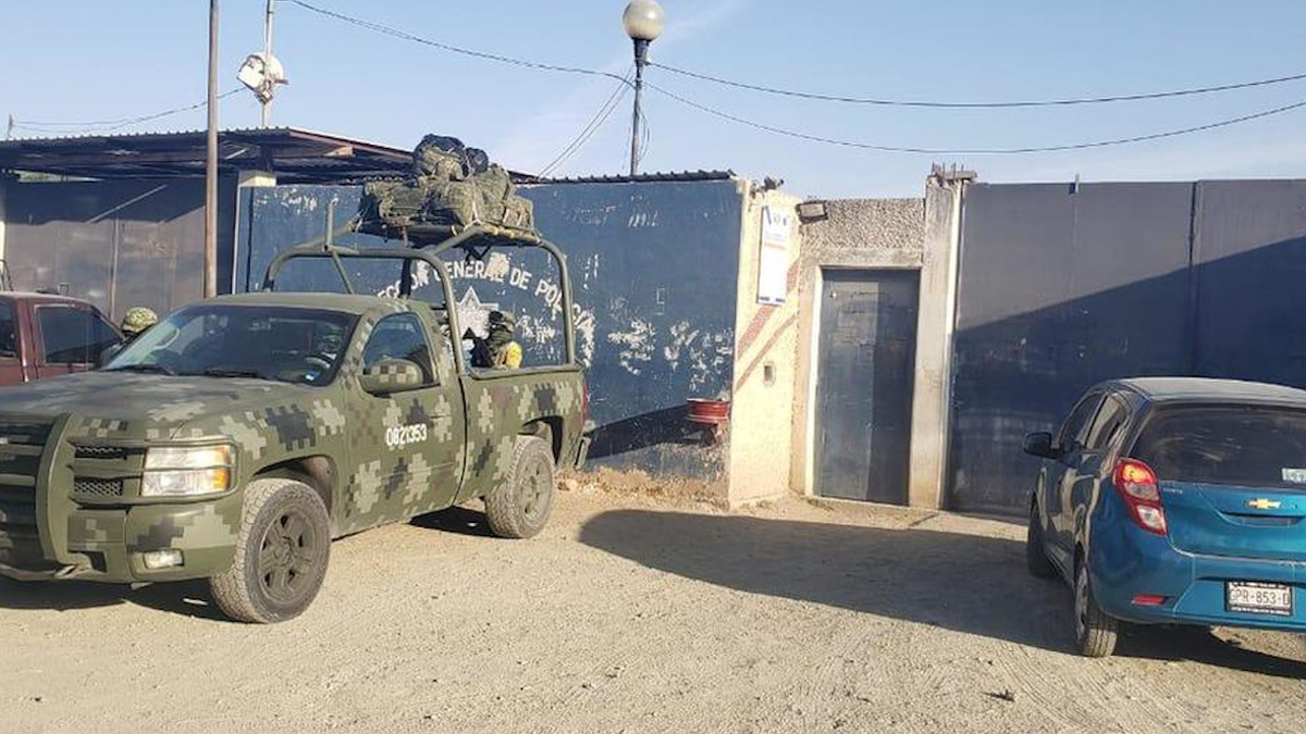 Retienen ejército y FSPE a policías de Silao