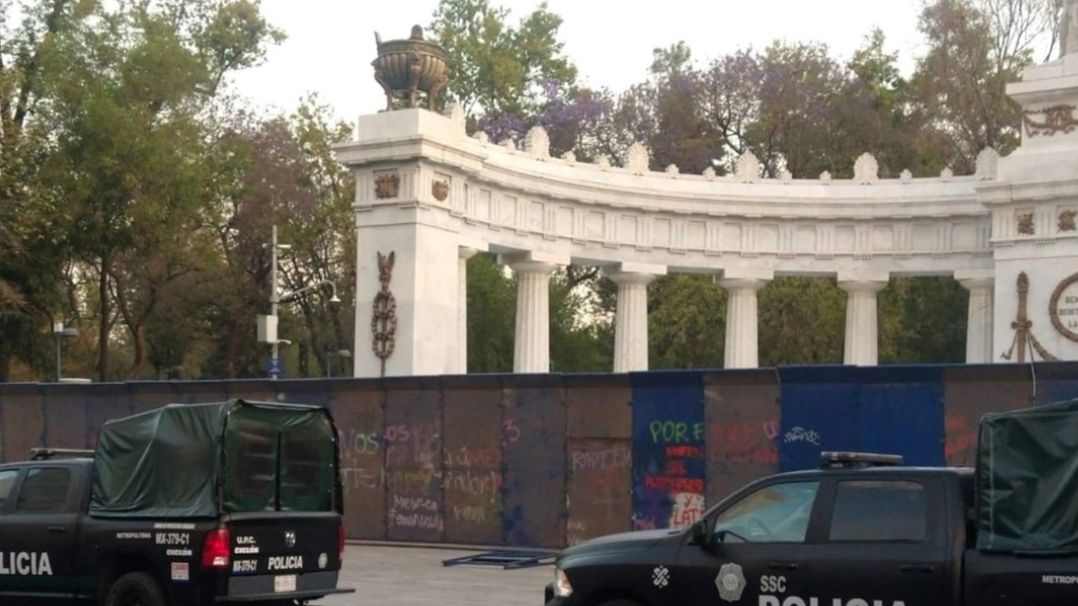 Con vallas metálicas, resguardan edificios y monumentos de CdMx por marcha de 8M