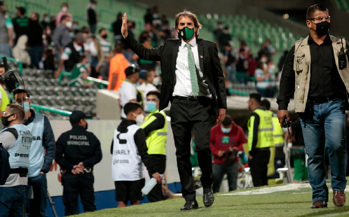 Guillermo Almada quedó complacido con el funcionamiento que Santos Laguna mostró. (Mauricio Román)