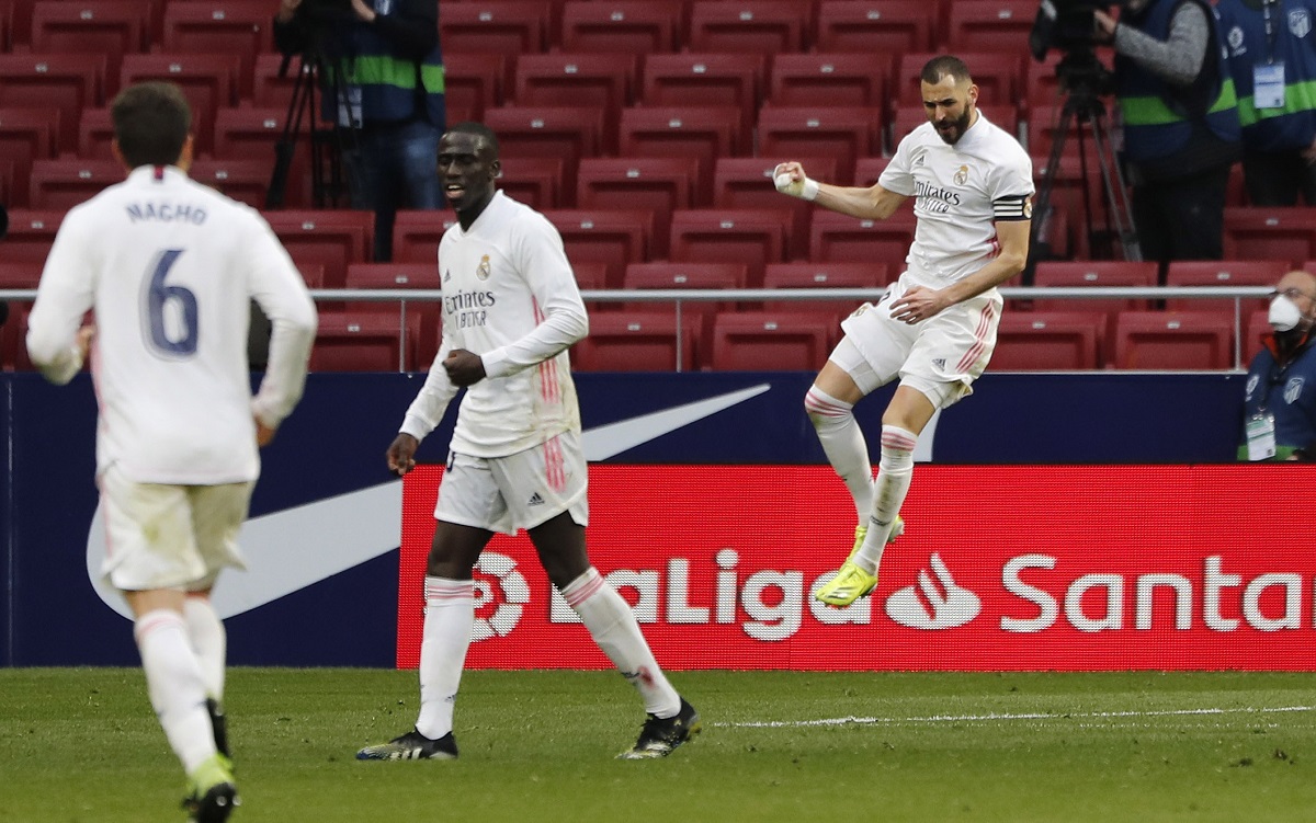 Karim Benzema en festejo de gol (Reuters)