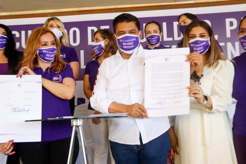 Mario Moreno Arcos se comprometió a escuchar las demandas de las mujeres. (Facebook)