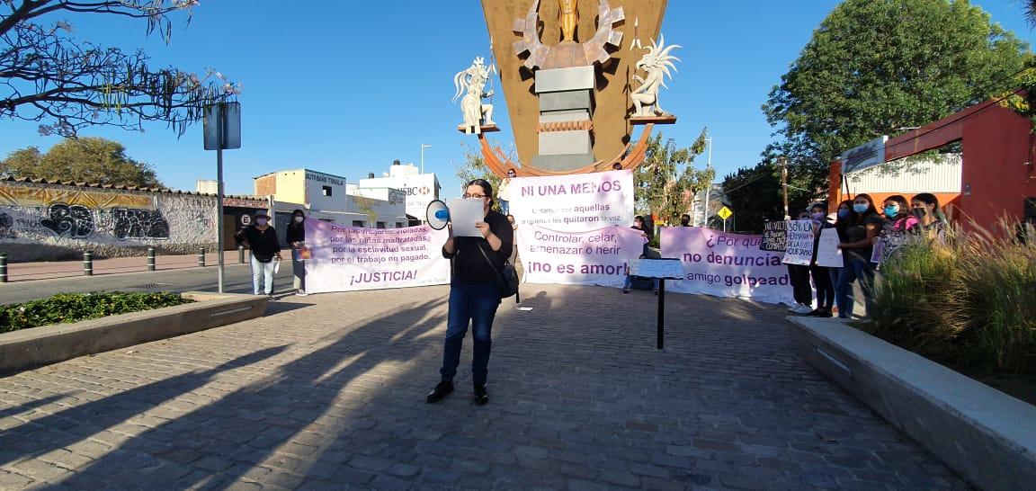 Un aproximado de 50 mujeres fueron las que se manifestaron sobre la avenida Tonalá (Juan Carlos Munguía)