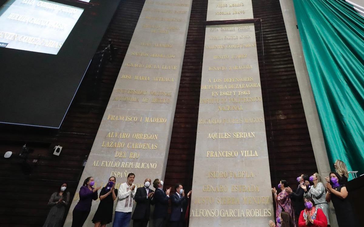 Dulce María Sauri lamentó que apenas nueve mujeres estén inscritas en el Muro de Honor. | Especial