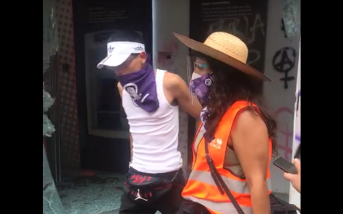 La SSC señaló que hubo hombres infiltrados en la manifestación. (Especial)