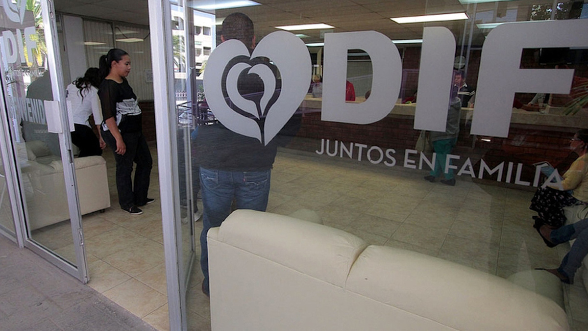 Marcela Gorgón entregó apoyos por 5.4 mdp